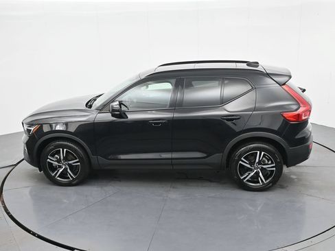 Used 2024 Volvo XC40 B5 Core AWD/4WD image 28
