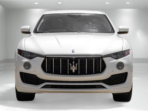 Used 2019 Maserati Levante Base image 7