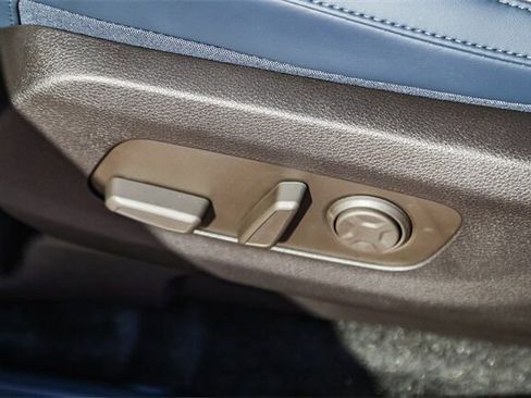 New 2026 Kia Carnival EX image 21