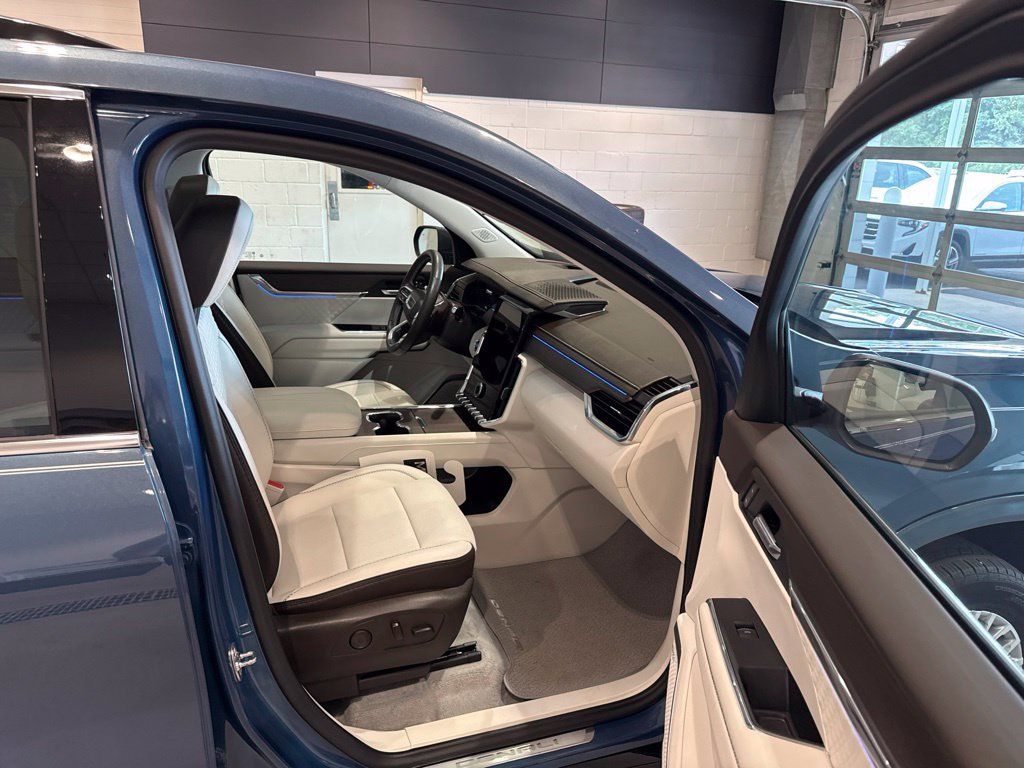 Used 2024 GMC Acadia Denali w/ LPO, Floor Liner Package AWD/4WD image 10