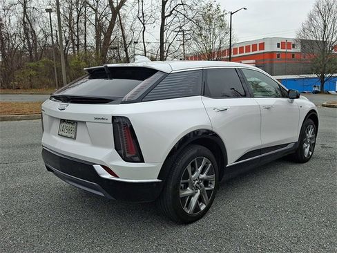 Certified 2025 Cadillac Optiq Luxury 2 w/ LPO, Floor Liner Package image 6