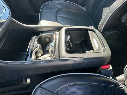 Used 2025 Chrysler Pacifica Limited image 21