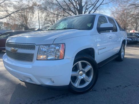 Used 2007 Chevrolet Avalanche LT w/ LT Preferred Equipment Group image 1