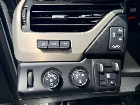Used 2018 GMC Yukon Denali AWD/4WD image 33