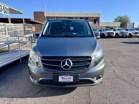 Used 2022 Mercedes-Benz Metris Passenger image 2