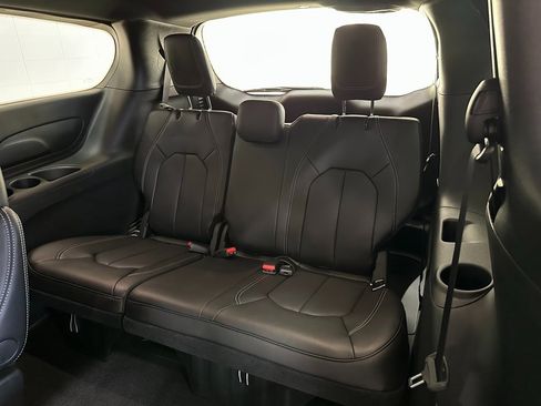 New 2026 Chrysler Pacifica Select image 41