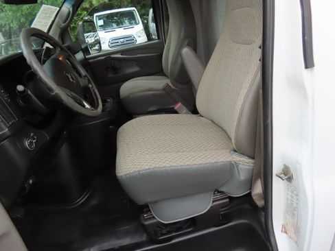 Used 2015 Chevrolet Express 3500 RWD image 12