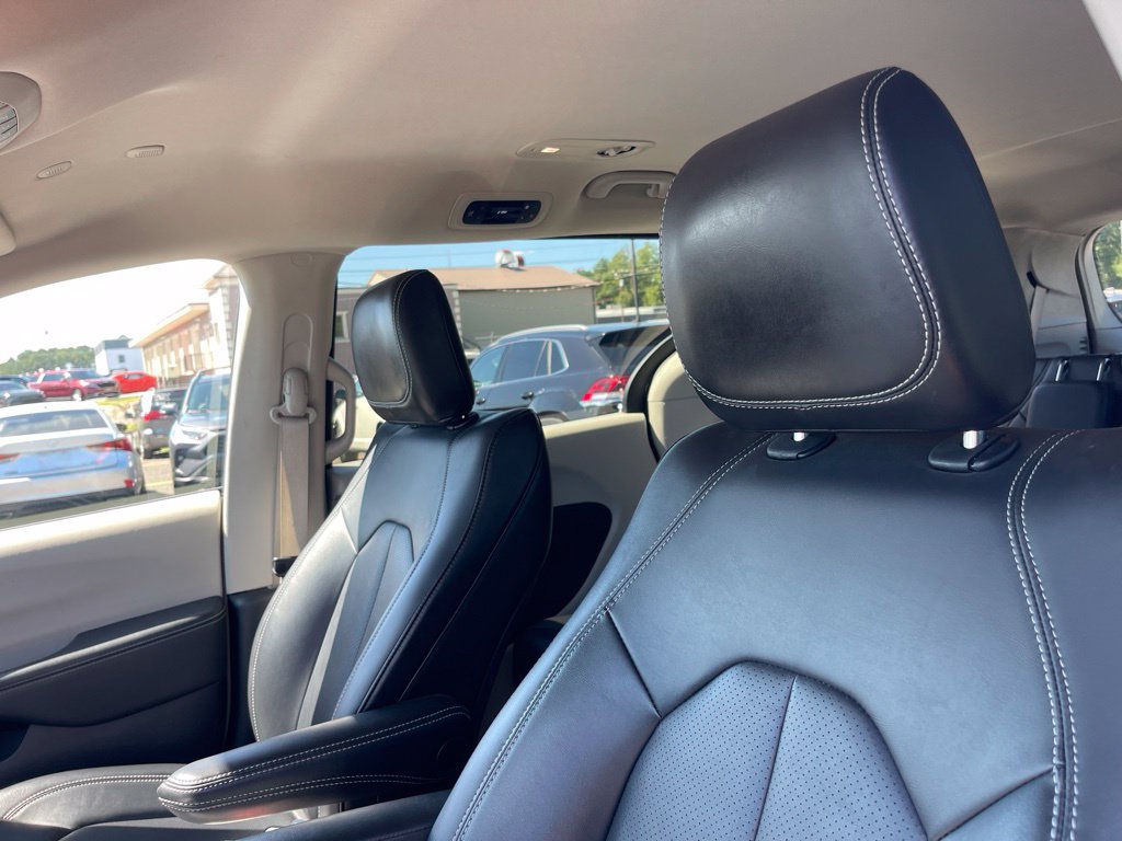 Used 2024 Chrysler Pacifica Limited FWD image 8