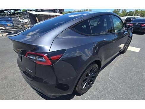 Used 2024 Tesla Model Y Long Range AWD/4WD image 3