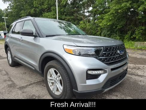 Used 2023 Ford Explorer XLT w/ Equipment Group 202A AWD/4WD image 13