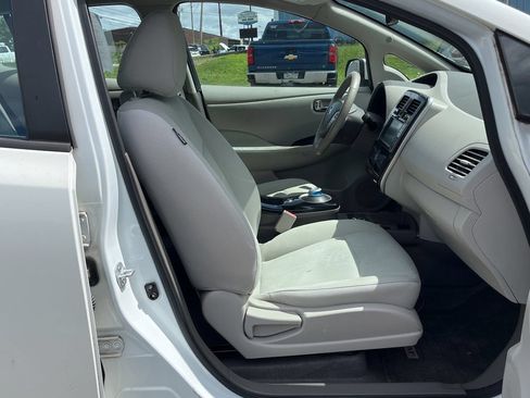 Used 2016 Nissan Leaf SV FWD image 13