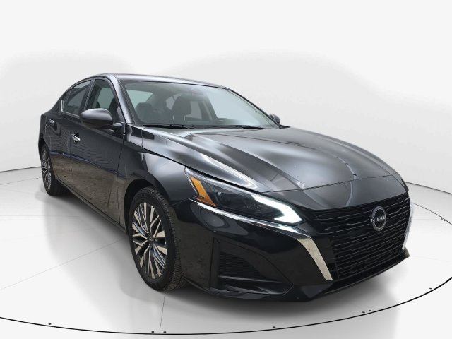 Used 2025 Nissan Altima 2.5 SV FWD image 3