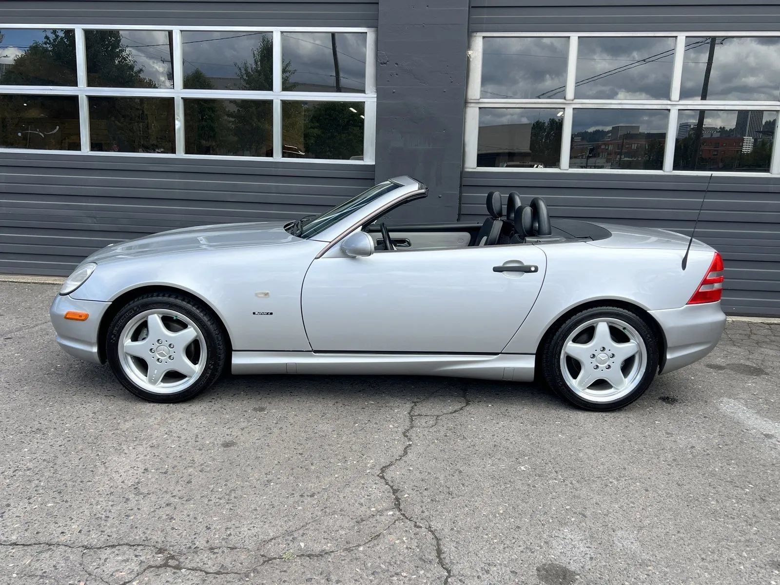 Used 1999 Mercedes-Benz SLK 230 image 2