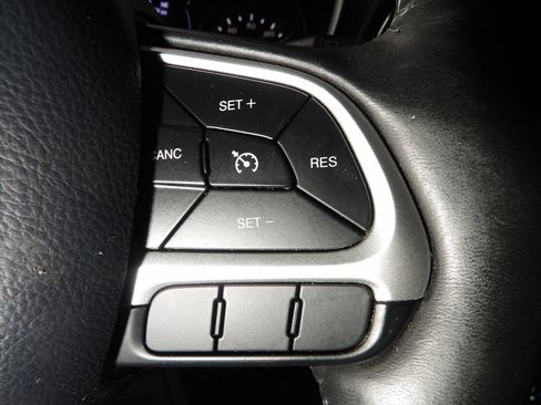 Used 2019 Jeep Compass Latitude AWD/4WD image 17