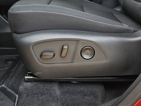 New 2026 Chevrolet Traverse LT w/ Sun and Wheel Package FWD image 21
