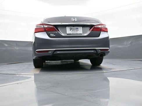 Certified 2017 Honda Accord EX-L image 31