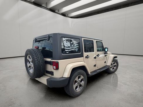 Used 2016 Jeep Wrangler Unlimited Sahara w/ Connectivity Group image 3