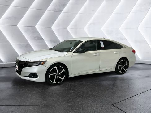 Used 2022 Honda Accord Sport image 3