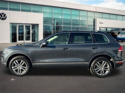Used 2016 Volkswagen Touareg TDI image 8