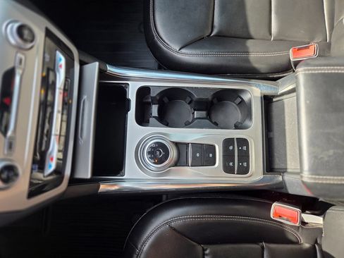 Used 2020 Ford Explorer XLT w/ Equipment Group 202A RWD image 26