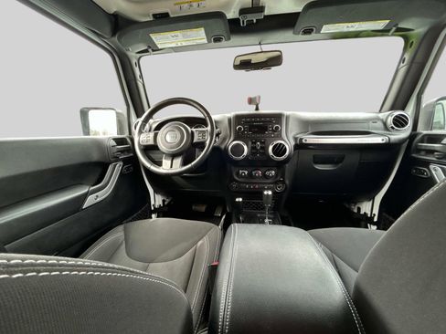 Used 2015 Jeep Wrangler Unlimited Sahara w/ Connectivity Group image 17