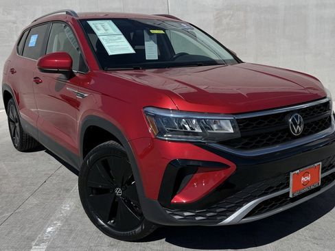 Certified 2024 Volkswagen Taos SE image 1