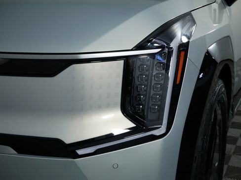 Certified 2024 Kia EV9 Land AWD/4WD image 15