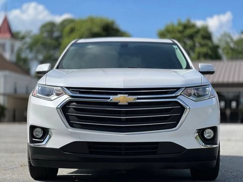 Used 2018 Chevrolet Traverse LT FWD image 2