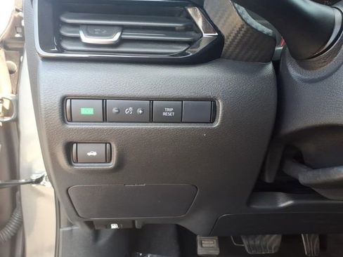 Used 2024 Nissan Sentra SV FWD image 15