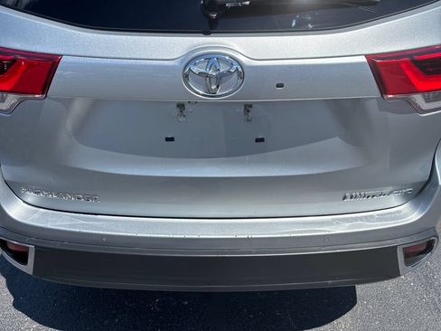 Used 2017 Toyota Highlander Limited Platinum AWD/4WD image 16