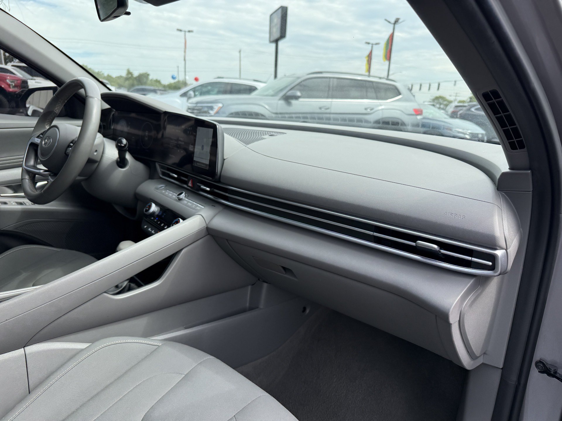 Used 2025 Hyundai Elantra SEL FWD image 25