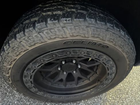 Used 2017 Chevrolet Silverado 1500 LT w/ Midnight Edition AWD/4WD image 5