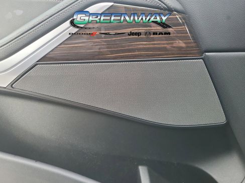 Used 2022 BMW X7 M50i image 18