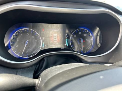 Used 2025 Chrysler Pacifica Select FWD image 7