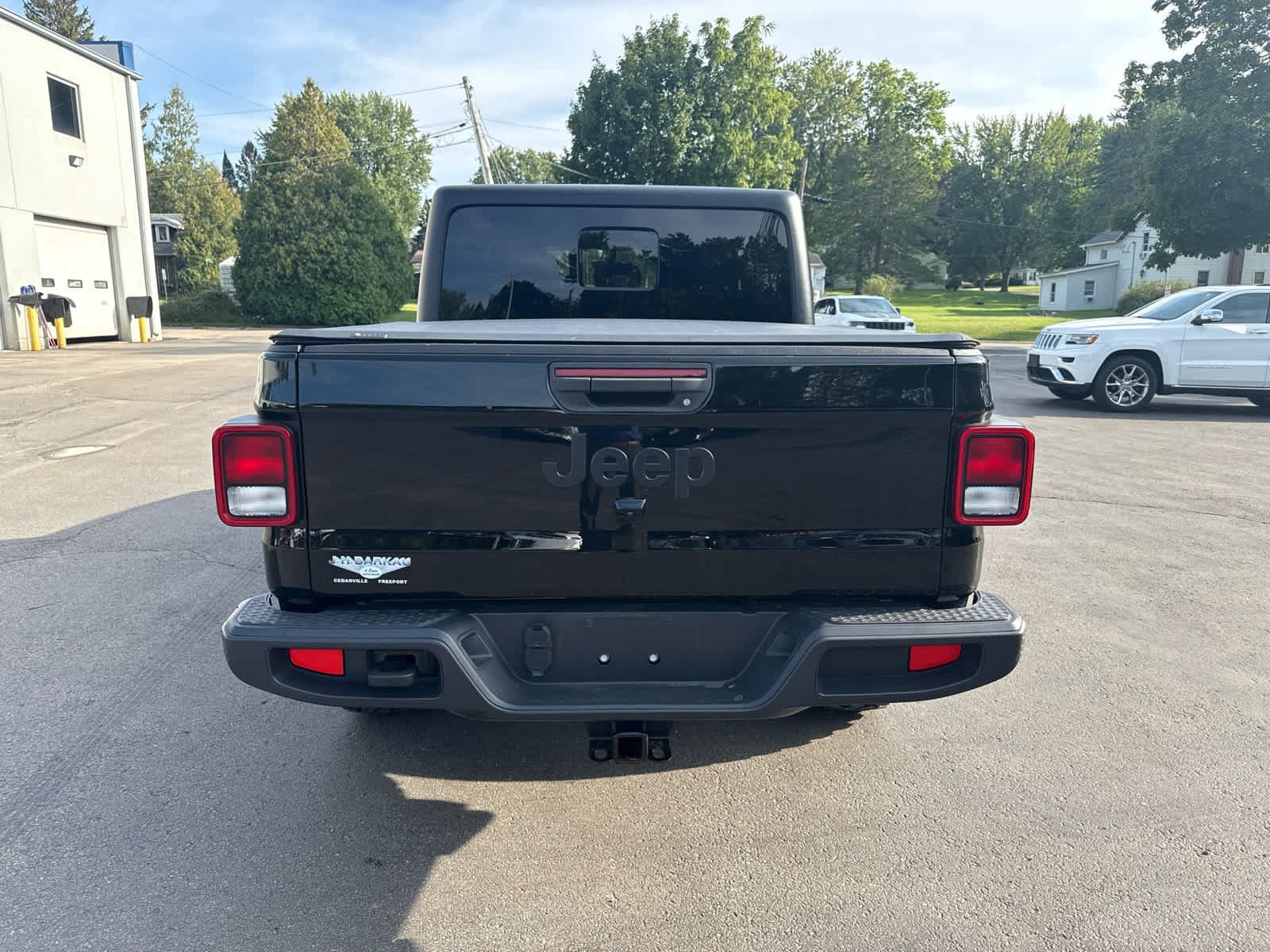 Used 2023 Jeep Gladiator Sport AWD/4WD image 4