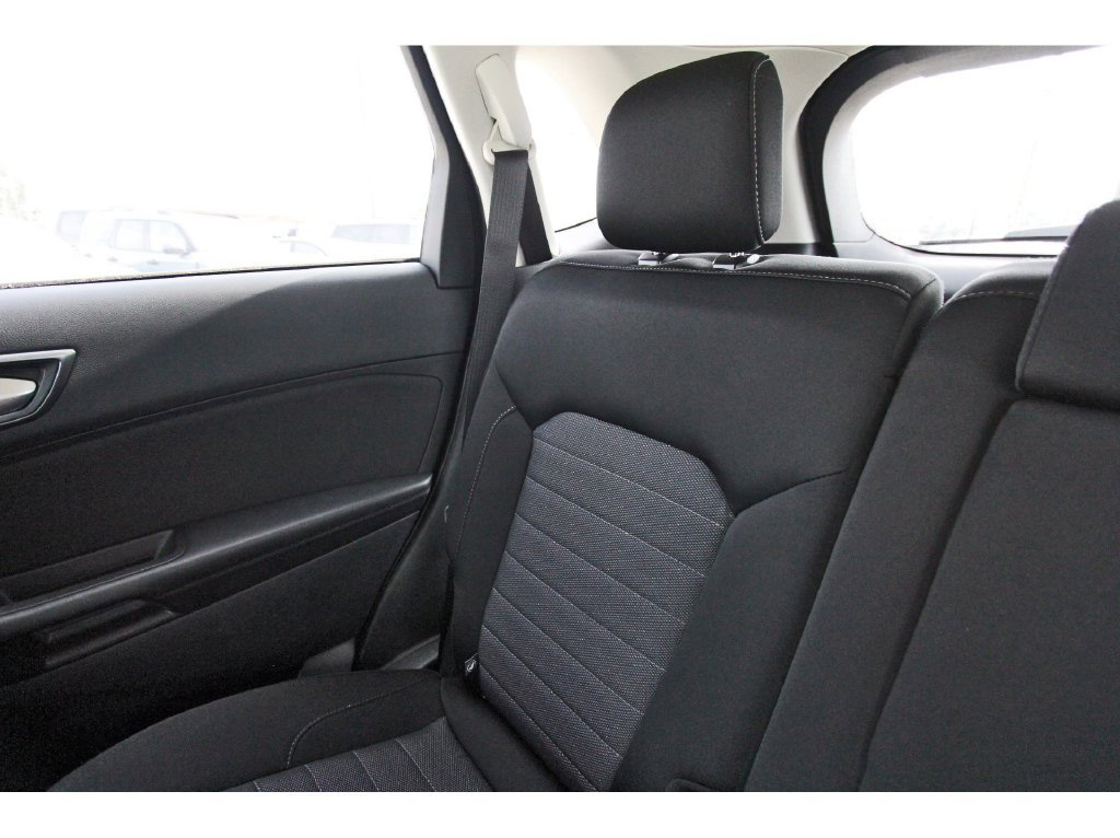 Used 2019 Ford Edge SE FWD image 14