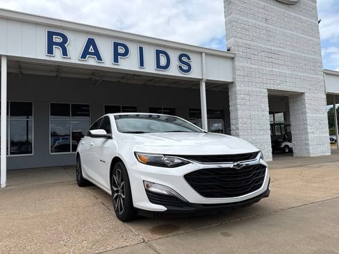 Used 2025 Chevrolet Malibu RS FWD image 1