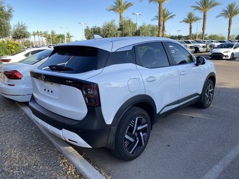 Used 2025 Nissan Kicks SV FWD image 4