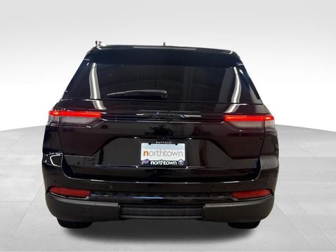 Used 2024 Jeep Grand Cherokee Altitude RWD image 27