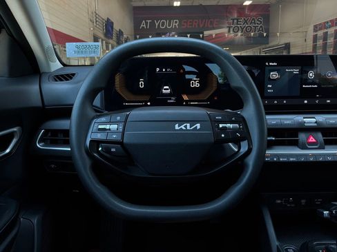 Used 2025 Kia K4 FWD image 33
