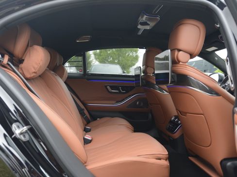 Used 2025 Mercedes-Benz S 63 AMG S image 41