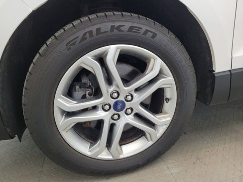 Used 2017 Ford Edge Titanium w/ Equipment Group 302A AWD/4WD image 31