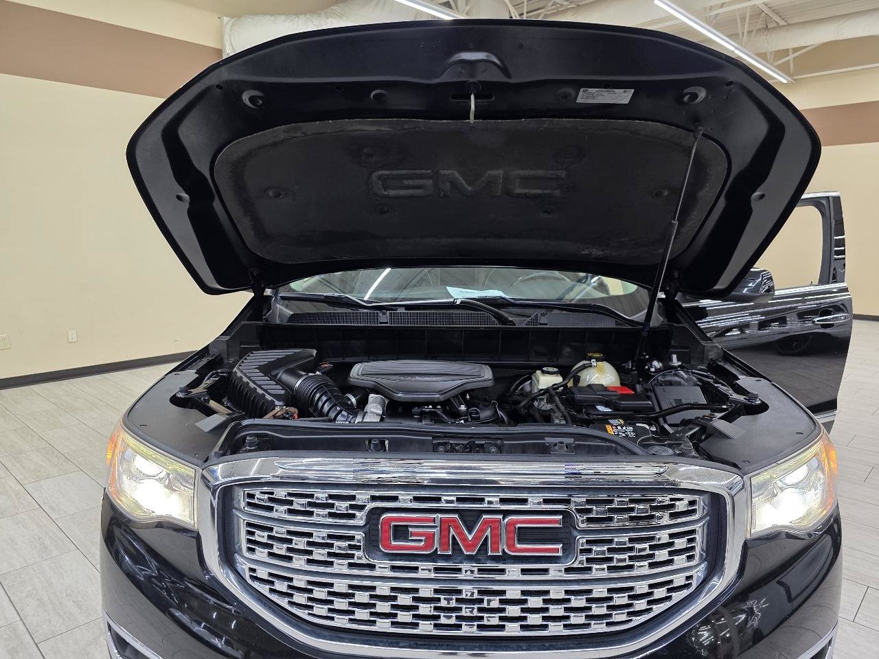 Used 2017 GMC Acadia Denali AWD/4WD image 46