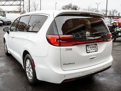 Used 2023 Chrysler Pacifica Touring-L FWD image 46