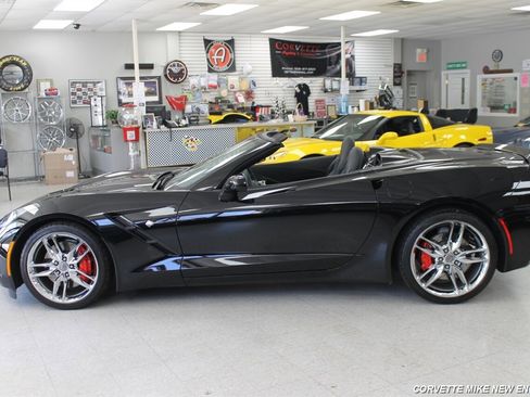 Used 2016 Chevrolet Corvette Stingray Convertible w/ 2LT Preferred Equipment Group image 19