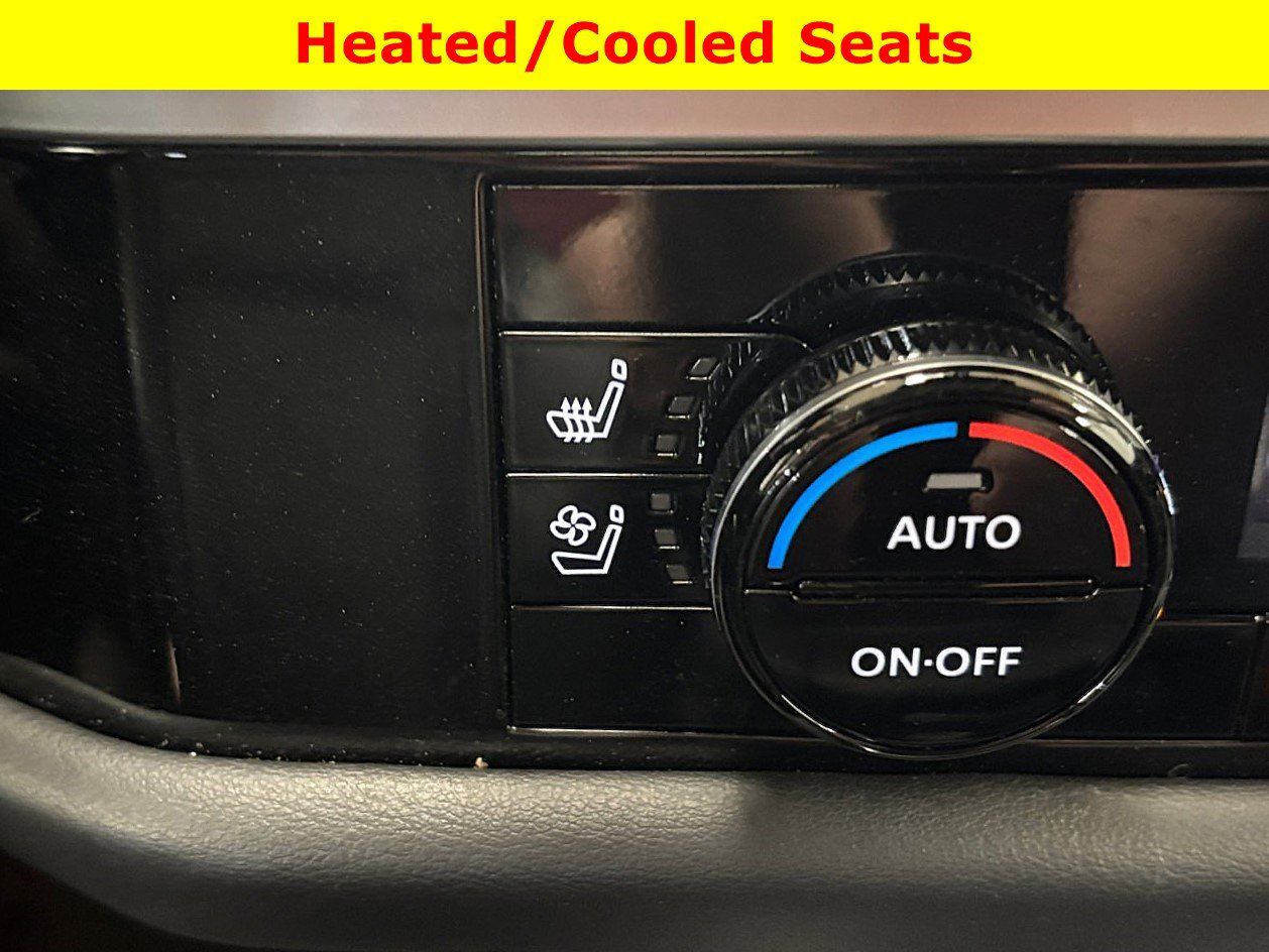 Used 2025 Nissan Pathfinder Platinum FWD image 26