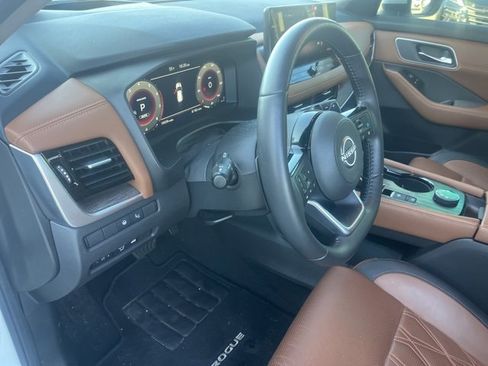 Used 2024 Nissan Rogue Platinum w/ Platinum Premium Package image 9