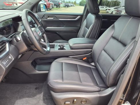 Used 2025 GMC Acadia Elevation w/ Elevation Premium Package FWD image 24