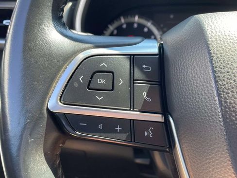Used 2021 Toyota Highlander XLE FWD image 31