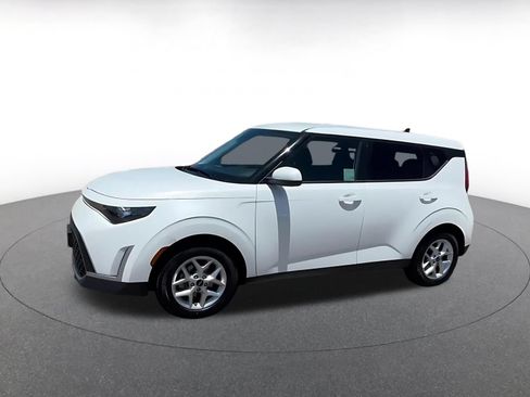 Used 2025 Kia Soul LX w/ LX Technology Package FWD image 8